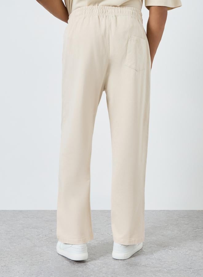 ستايلي جوغر بقصة واسعة وتفاصيل مشطوفة - Image 3